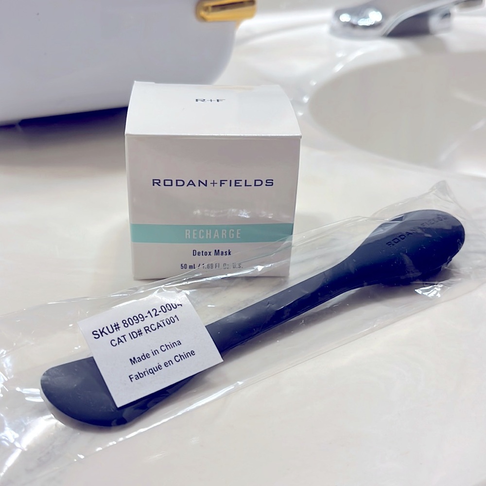 Rodan + Fields Recharge Detox Mask & Mask Spatula